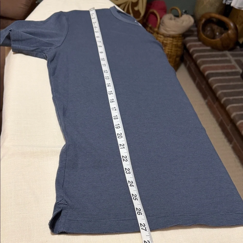 Banana Republic Luxe Touch Performance Short Sleeve T Shirt Gray & Black Stripe